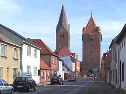 Barth - Dammtor  und  St. Marien-Kirche