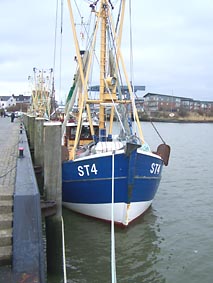 Husum  Fischkutter im Aussenhafen