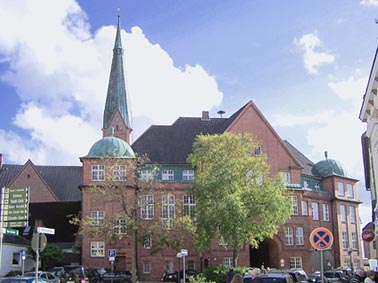 Marne Rathaus und Kirchturm