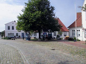 Wesselburen - Abend am Hafen